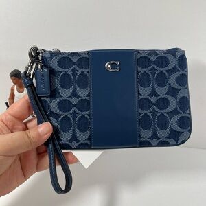 Sold ❌Coach Essential Small Wristlet  NWT
